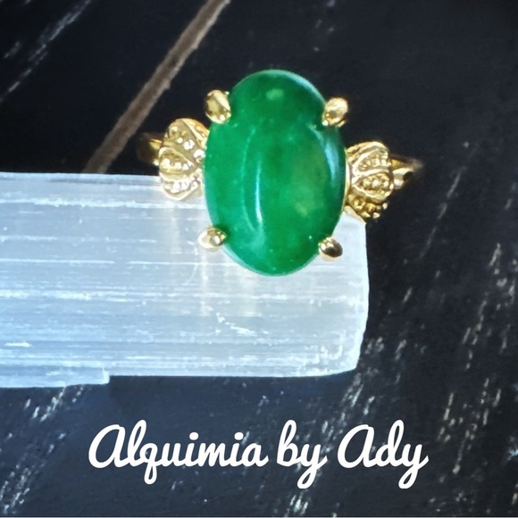 Gold and green jade gem ring - Picture 1 of 3